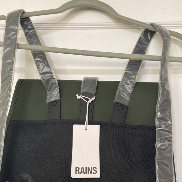 NWT RAINS BACKPACK - Picture 7 of 13